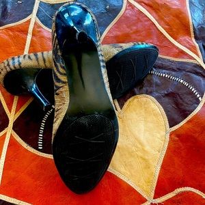 Impo tiger print pumps